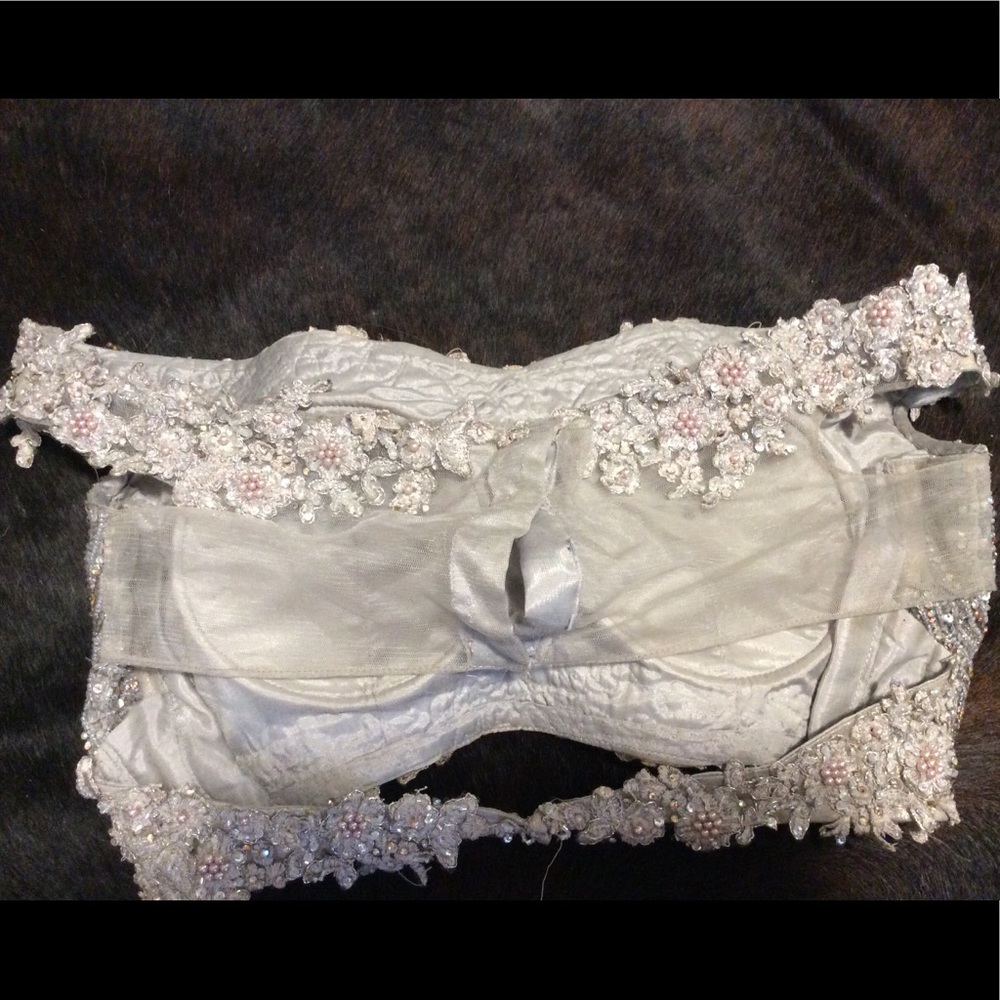 Intricate Silver / Champagne Sequin Sari - Picture 3 of 7